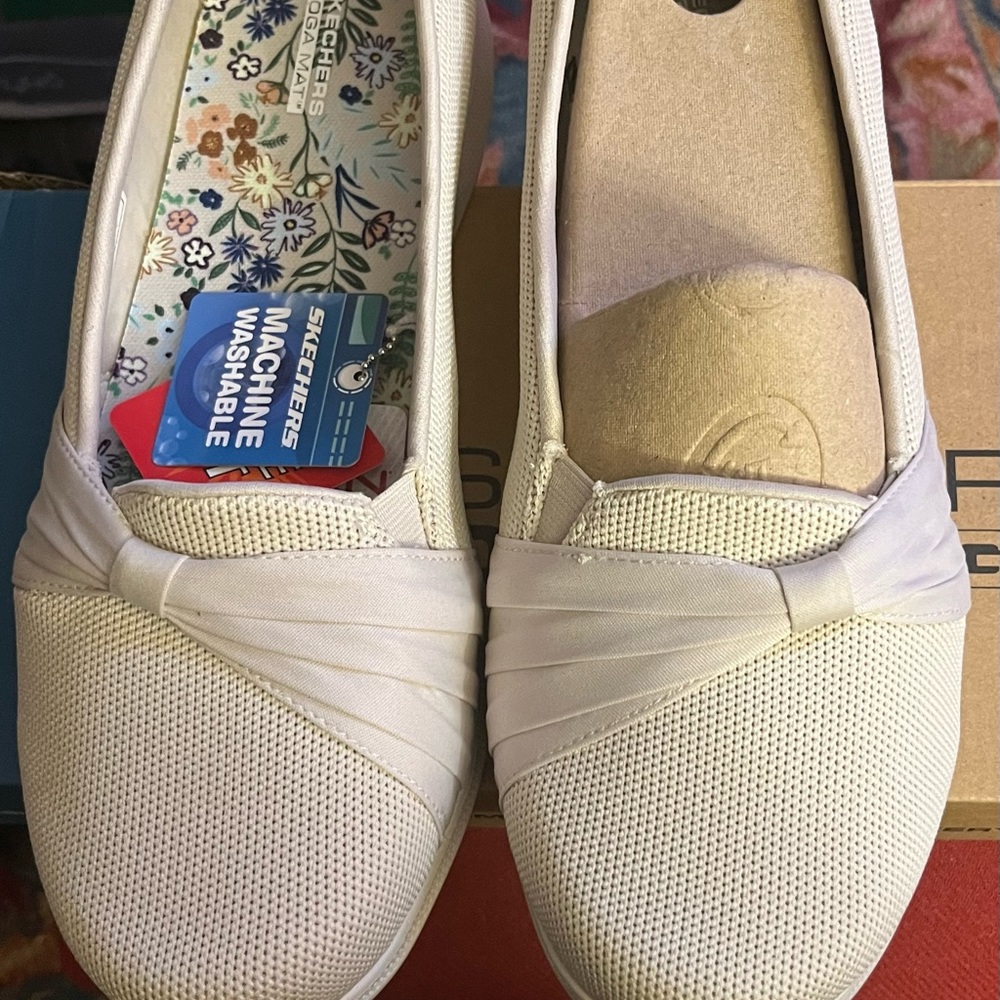 NWT-  Sz 12W -Sketchers on the GoGa Mat StepStep Lite- Sweet Thing Natural